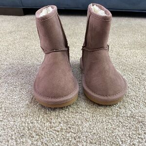 Old Navy Mauve Faux Suede Booties with Cream Faux Fur Lining, size 5 infant/toer